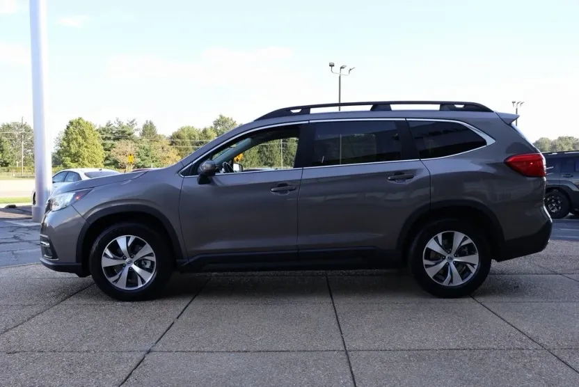 2022 Subaru Ascent Premium photo 1