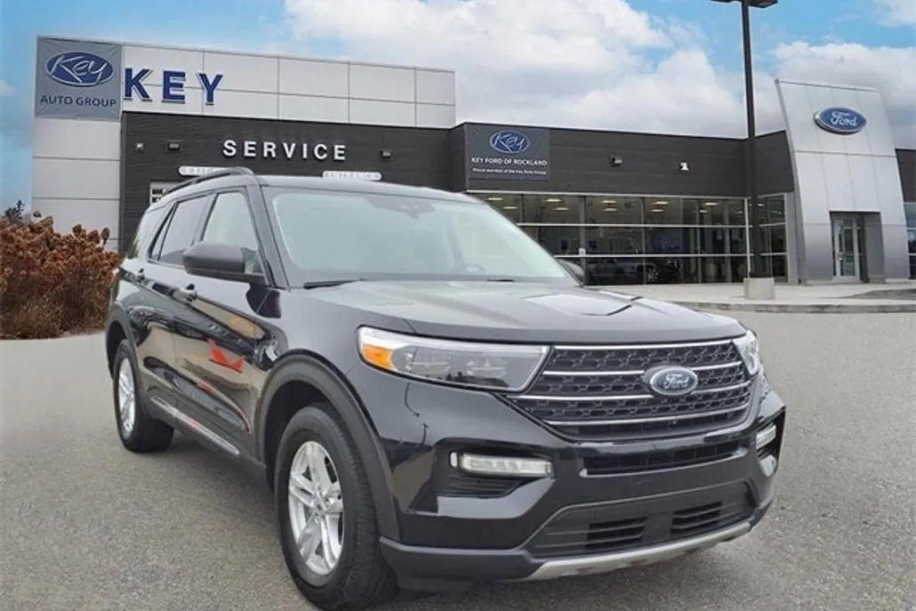 2023 Ford Explorer XLT photo 1