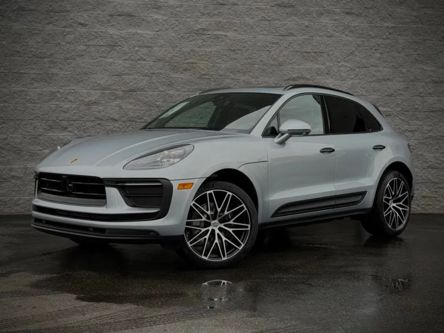 2025 Porsche Macan T photo 1