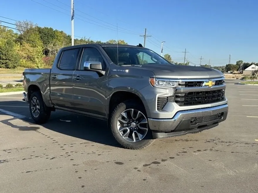 2026 Chevrolet Silverado 1500 LT photo 1