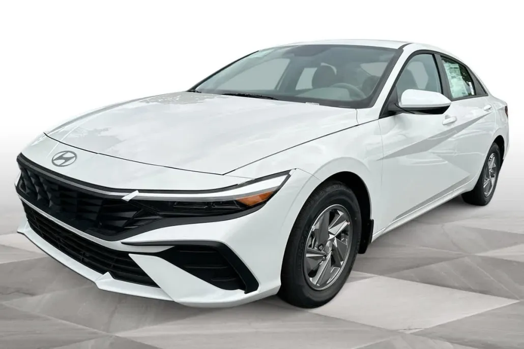 2025 Hyundai Elantra SE photo 1