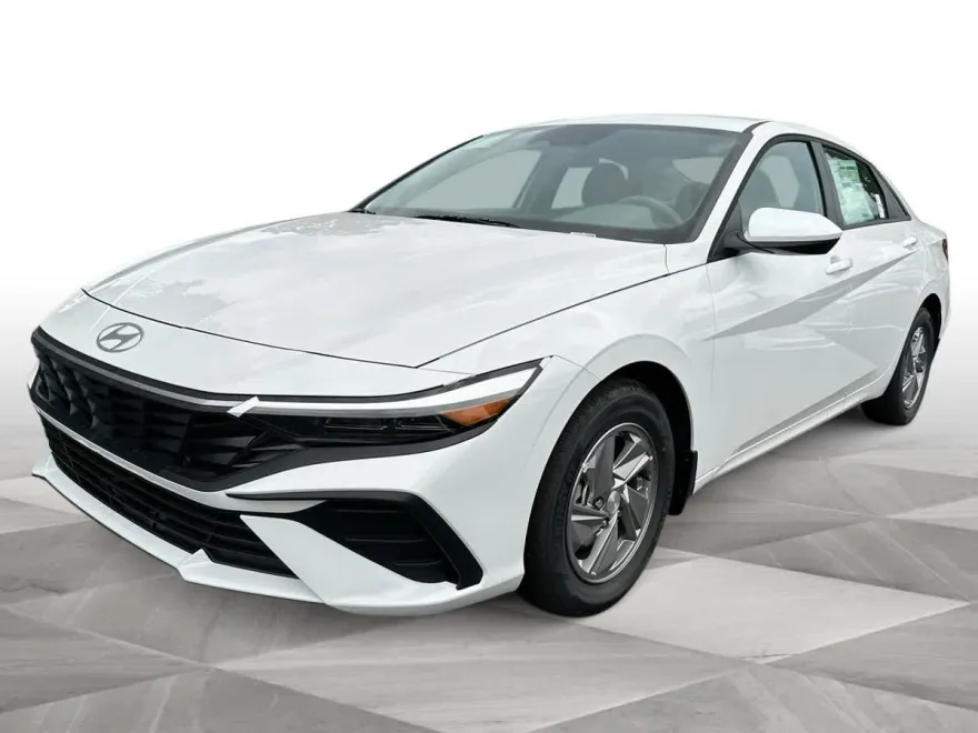 2025 Hyundai Elantra SE photo 1