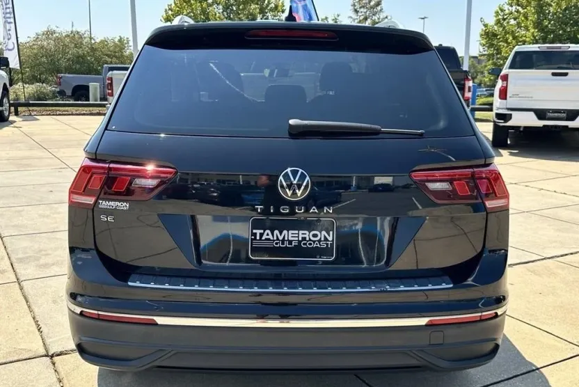 2022 Volkswagen Tiguan SE photo 1