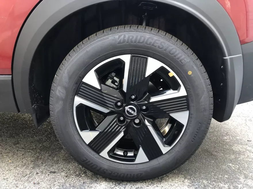 2025 Nissan Kicks SV photo 1