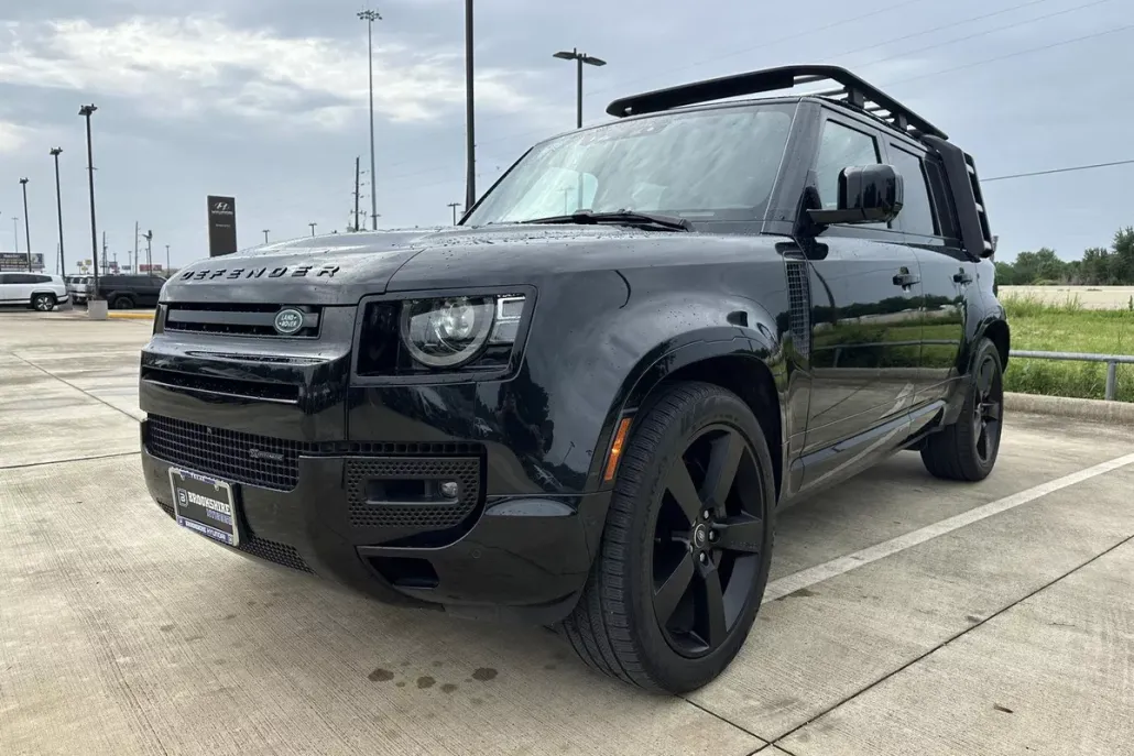 2023 Land Rover Defender X-Dynamic SE photo 1