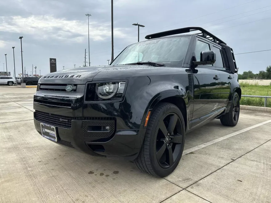 2023 Land Rover Defender X-Dynamic SE photo 1