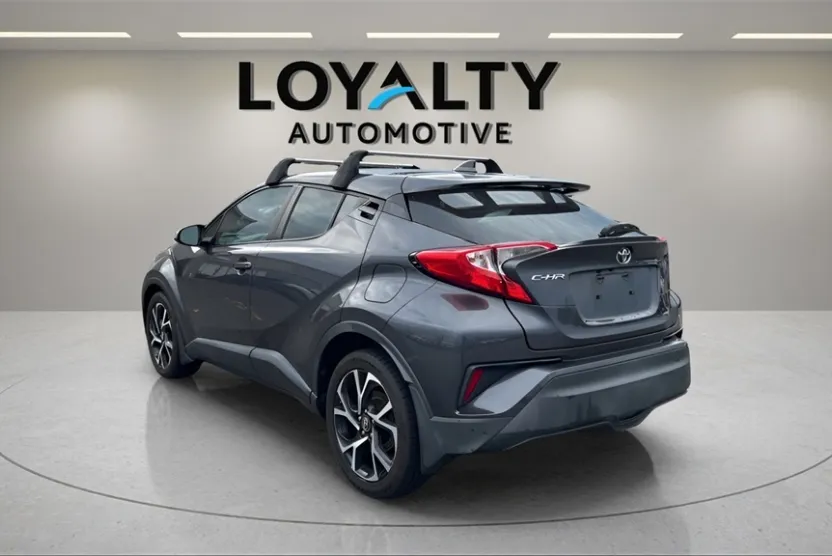 2018 Toyota C-HR XLE photo 1