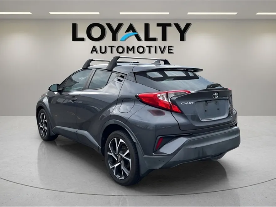 2018 Toyota C-HR XLE photo 1