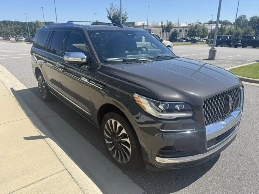 2023 Lincoln Navigator Black Label photo 1