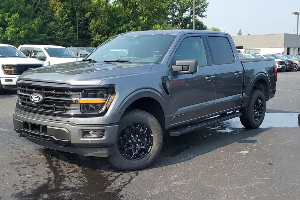 2025 Ford F-150 XLT photo 1
