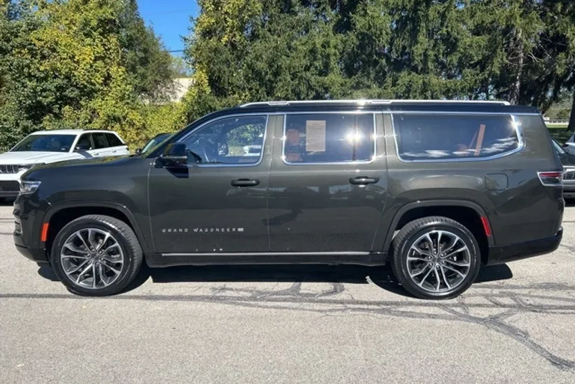 2023 Jeep Wagoneer L Series III photo 1