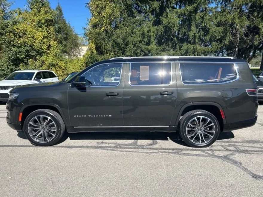 2023 Jeep Wagoneer L Series III photo 1