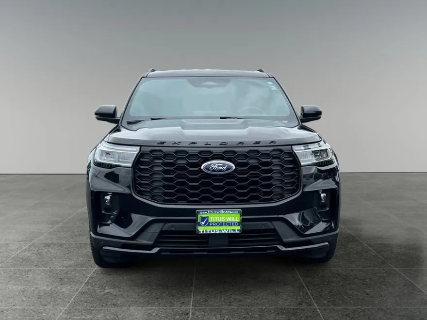 2025 Ford Explorer ST-Line photo 1
