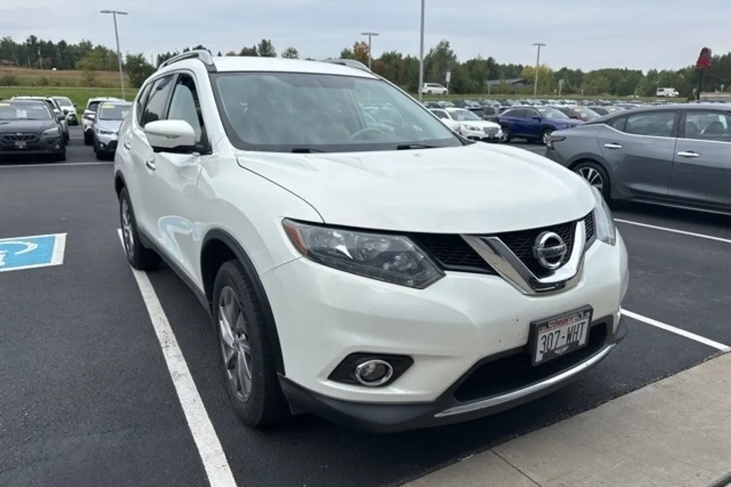 2014 Nissan Rogue SL photo 1