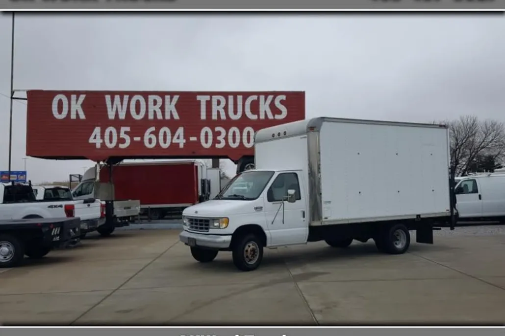 1996 Ford E-350 photo 1