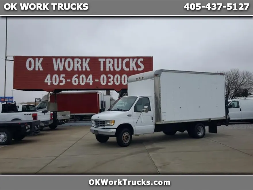1996 Ford E-350 photo 1