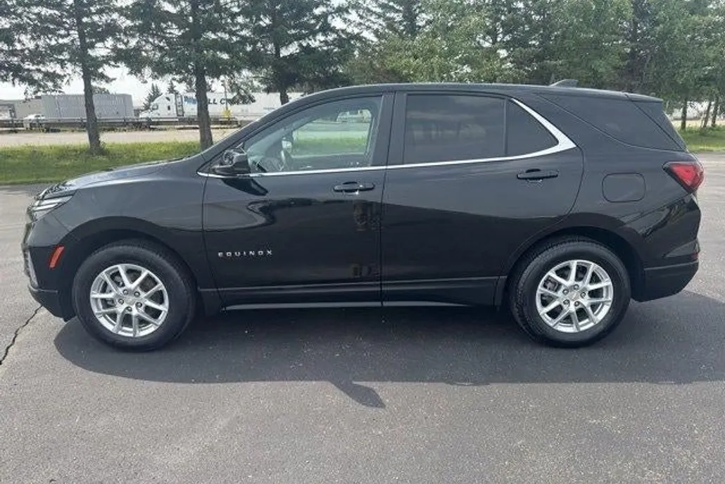 2024 Chevrolet Equinox LT photo 1