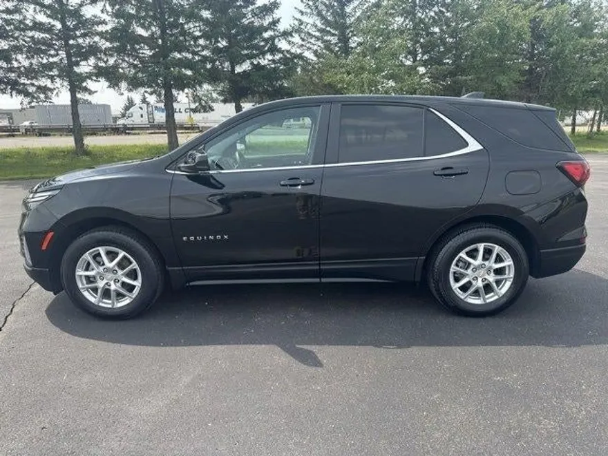 2024 Chevrolet Equinox LT photo 1
