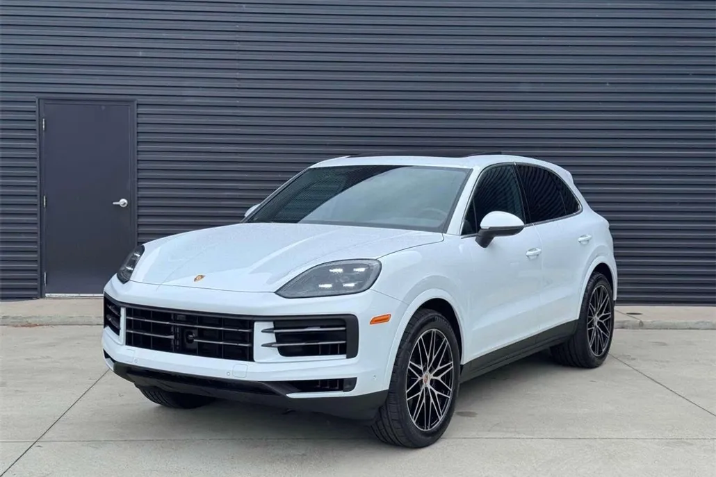 2025 Porsche Cayenne Base photo 1