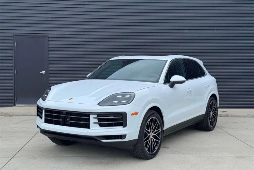 2025 Porsche Cayenne Base photo 1
