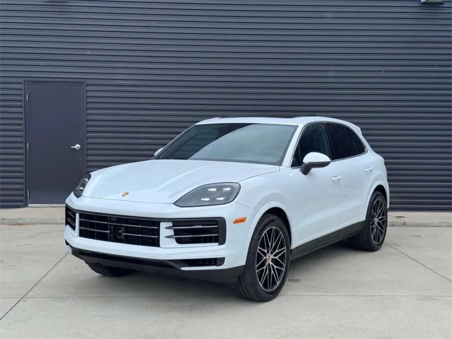 2025 Porsche Cayenne Base photo 1