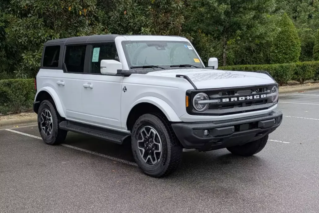 2025 Ford Bronco Outer Banks photo 1