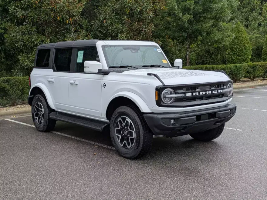 2025 Ford Bronco Outer Banks photo 1