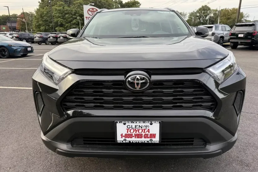 2025 Toyota RAV4 XLE photo 1