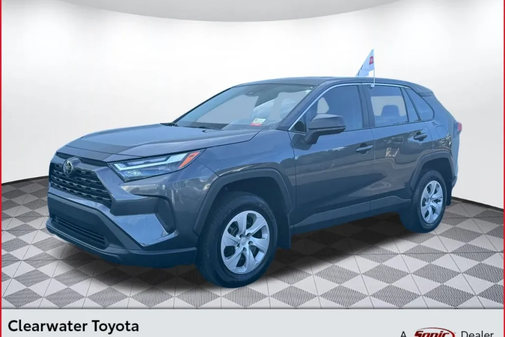 2024 Toyota RAV4 LE photo 1
