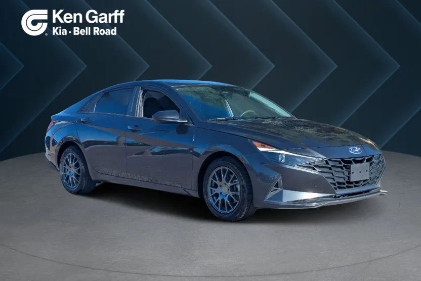 2022 Hyundai Elantra SEL photo 1