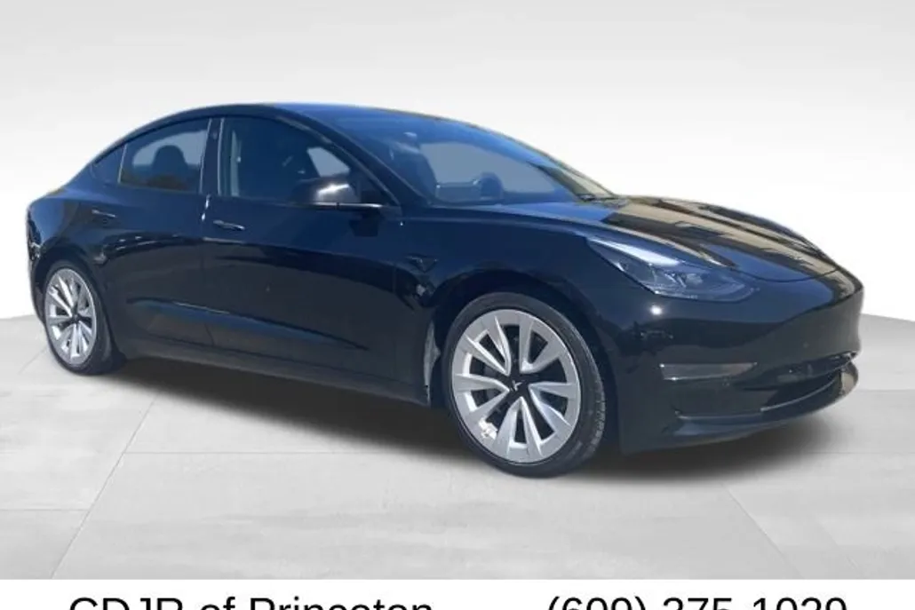2021 Tesla Model 3 Standard Range Plus photo 1