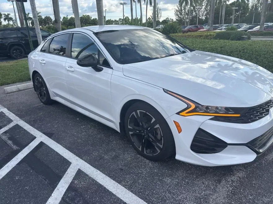 2022 Kia K5 GT-Line photo 1