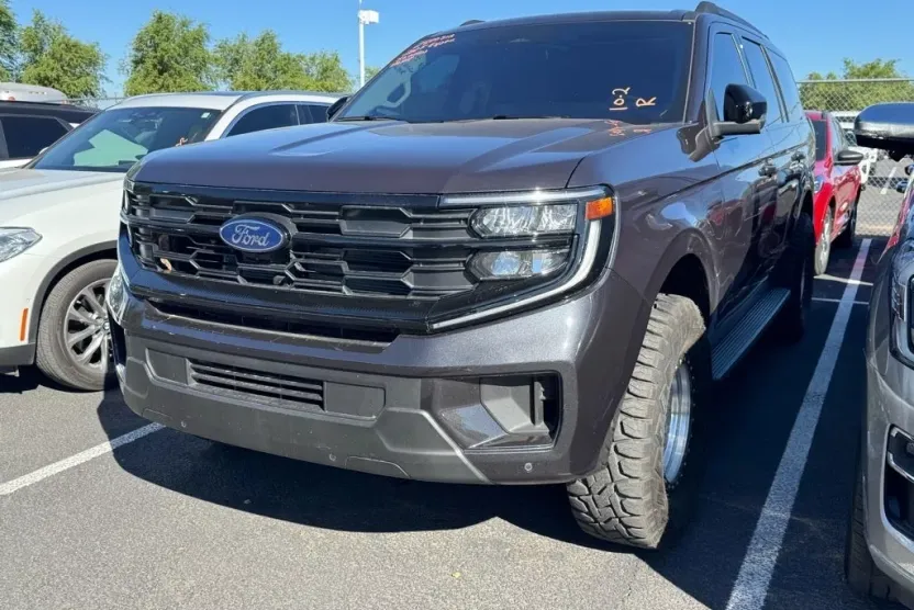 2025 Ford Expedition photo 1