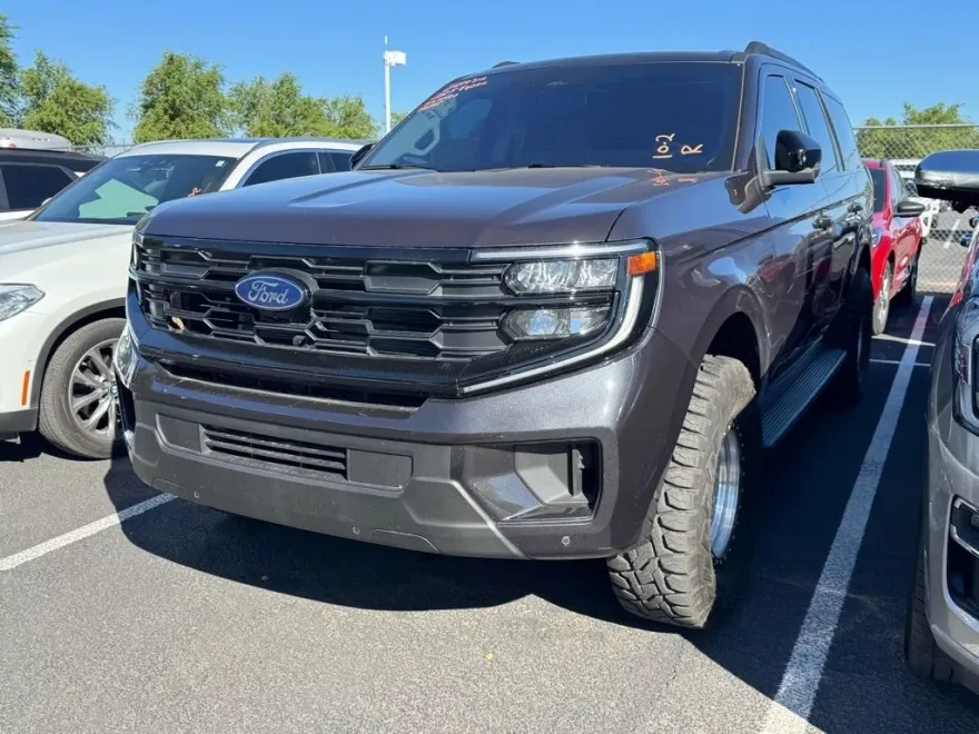 2025 Ford Expedition photo 1