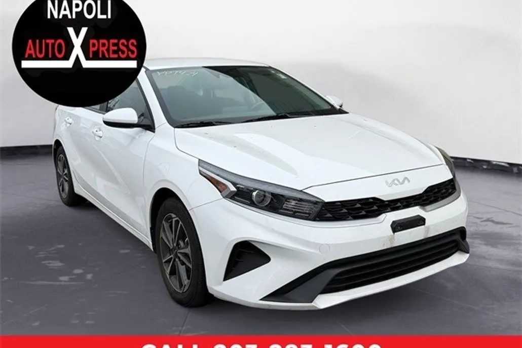 2023 Kia Forte LXS photo 1