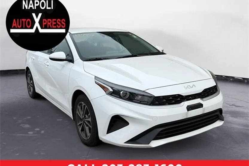 2023 Kia Forte LXS photo 1