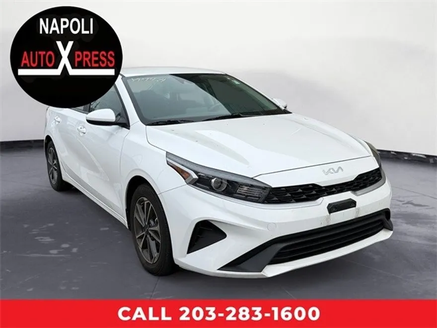 2023 Kia Forte LXS photo 1