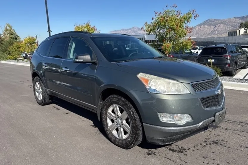 2011 Chevrolet Traverse 2LT photo 1