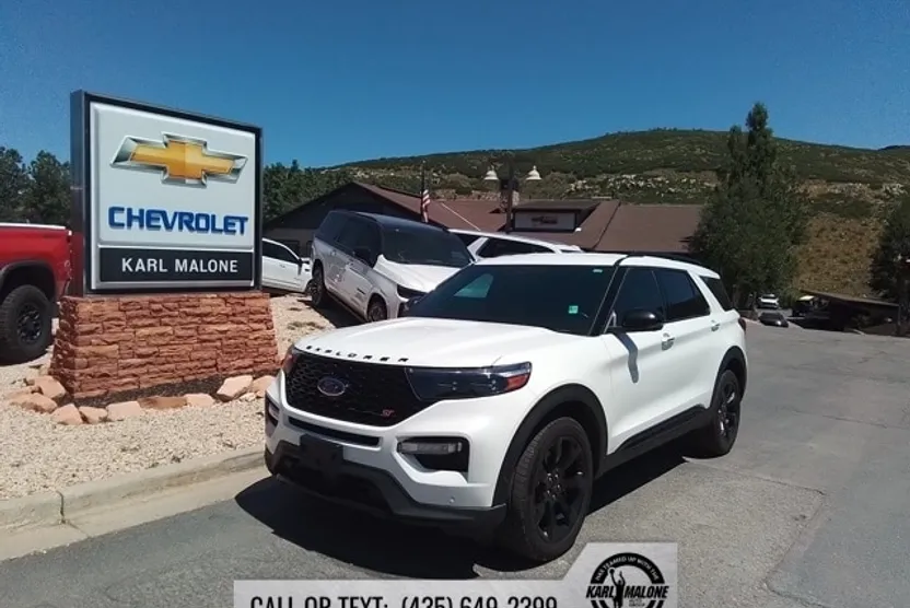 2022 Ford Explorer ST photo 1