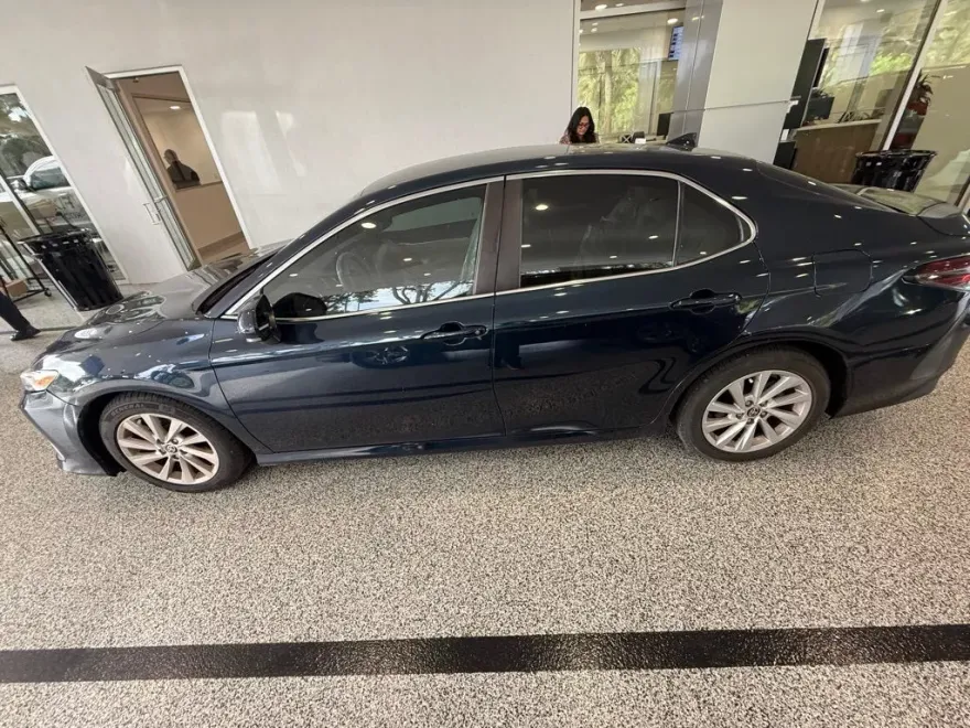 2021 Toyota Camry LE photo 1