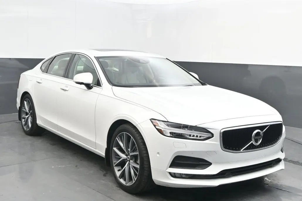 2017 Volvo S90 T5 Momentum photo 1