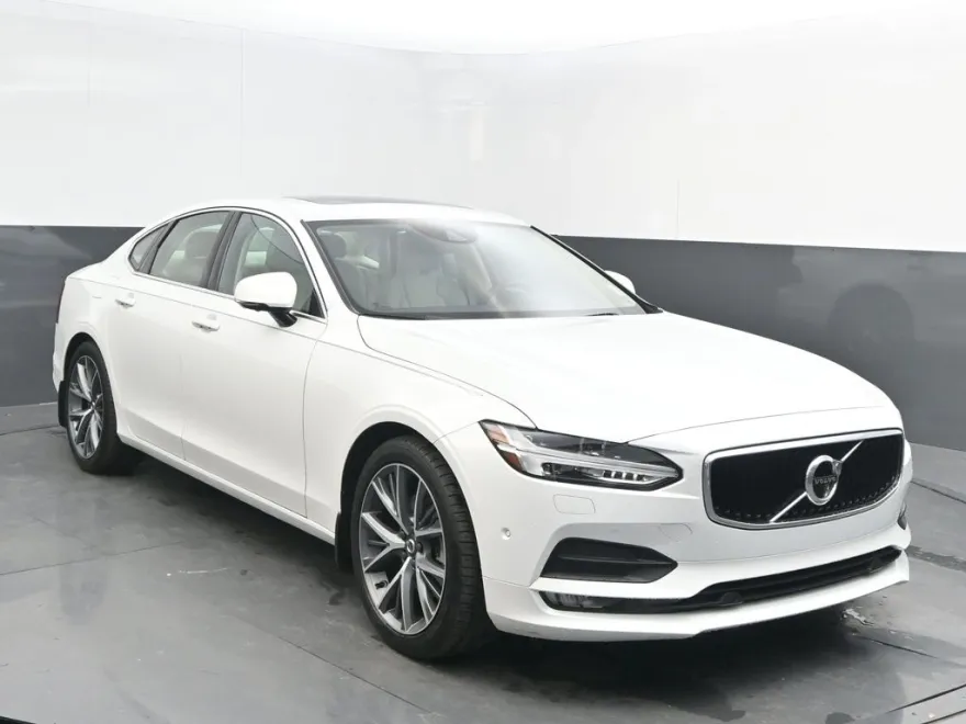 2017 Volvo S90 T5 Momentum photo 1