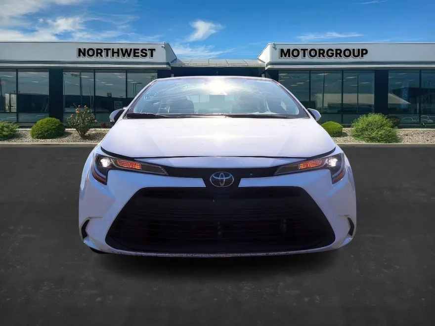 2024 Toyota Corolla LE photo 1