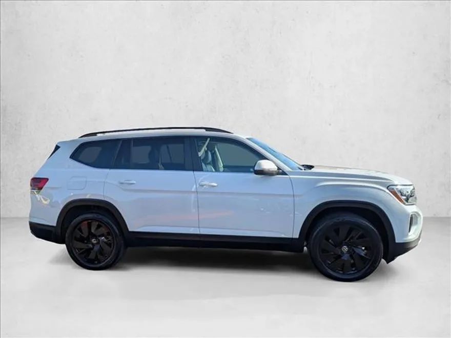 2024 Volkswagen Atlas SE Technology photo 1