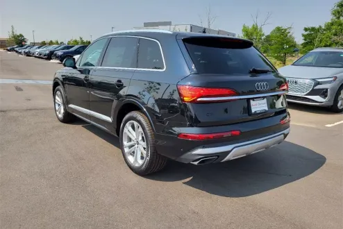 2025 Audi Q7 45 Premium photo 3