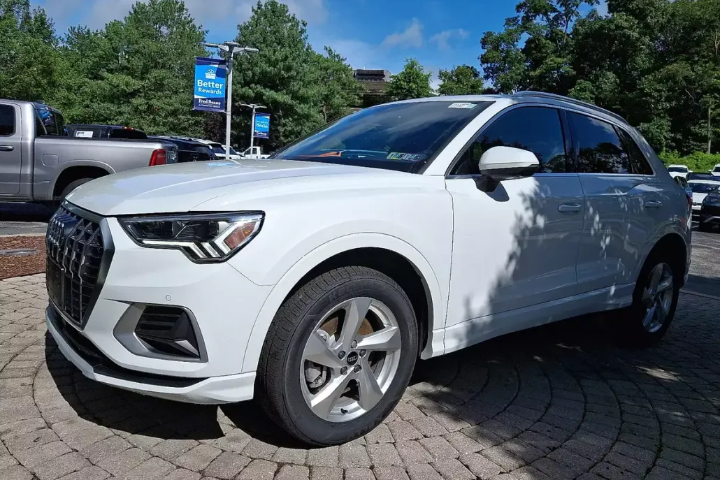 2022 Audi Q3 40 TFSI Premium photo 1