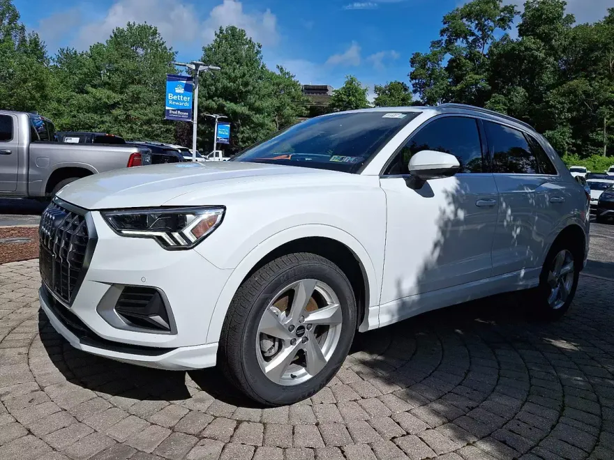 2022 Audi Q3 40 TFSI Premium photo 1