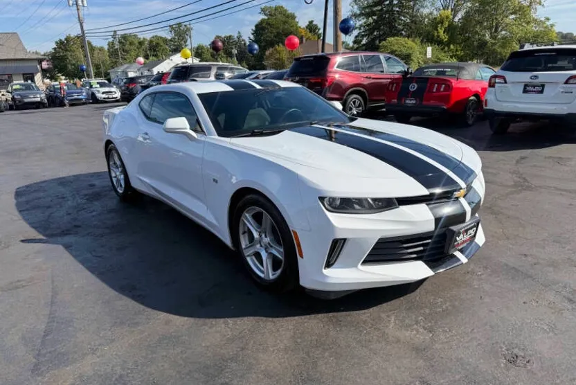 2018 Chevrolet Camaro Coupe 1LT photo 1