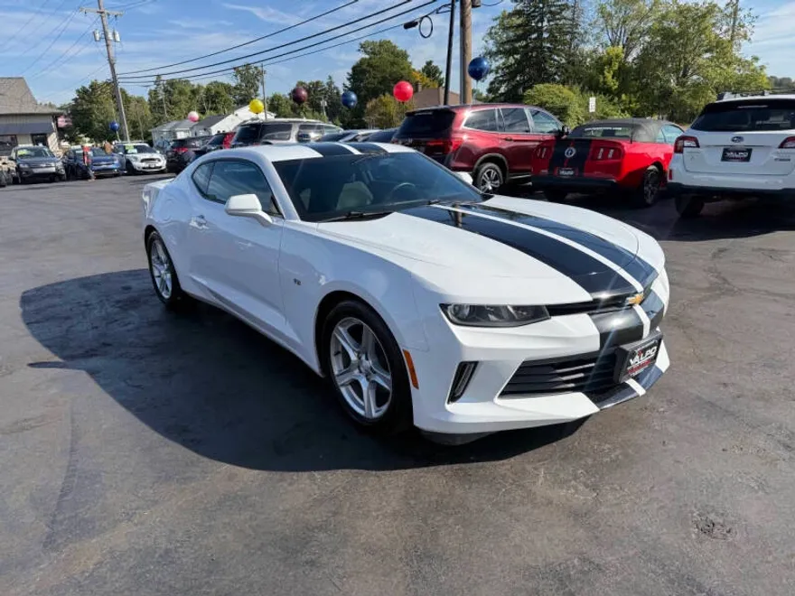2018 Chevrolet Camaro Coupe 1LT photo 1