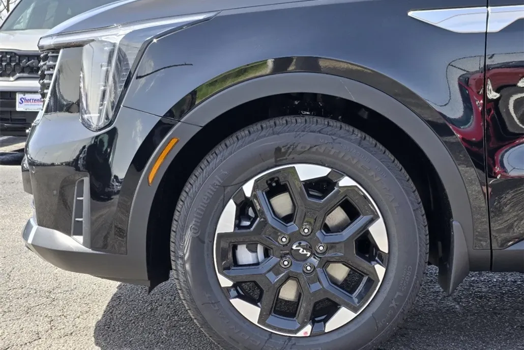 2025 Kia Sorento S photo 1